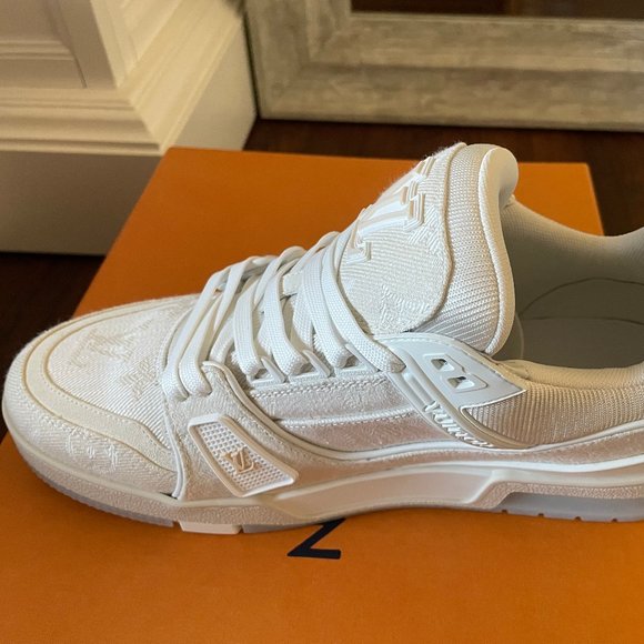 2021 New LV Sneakers - Picture 1 of 7